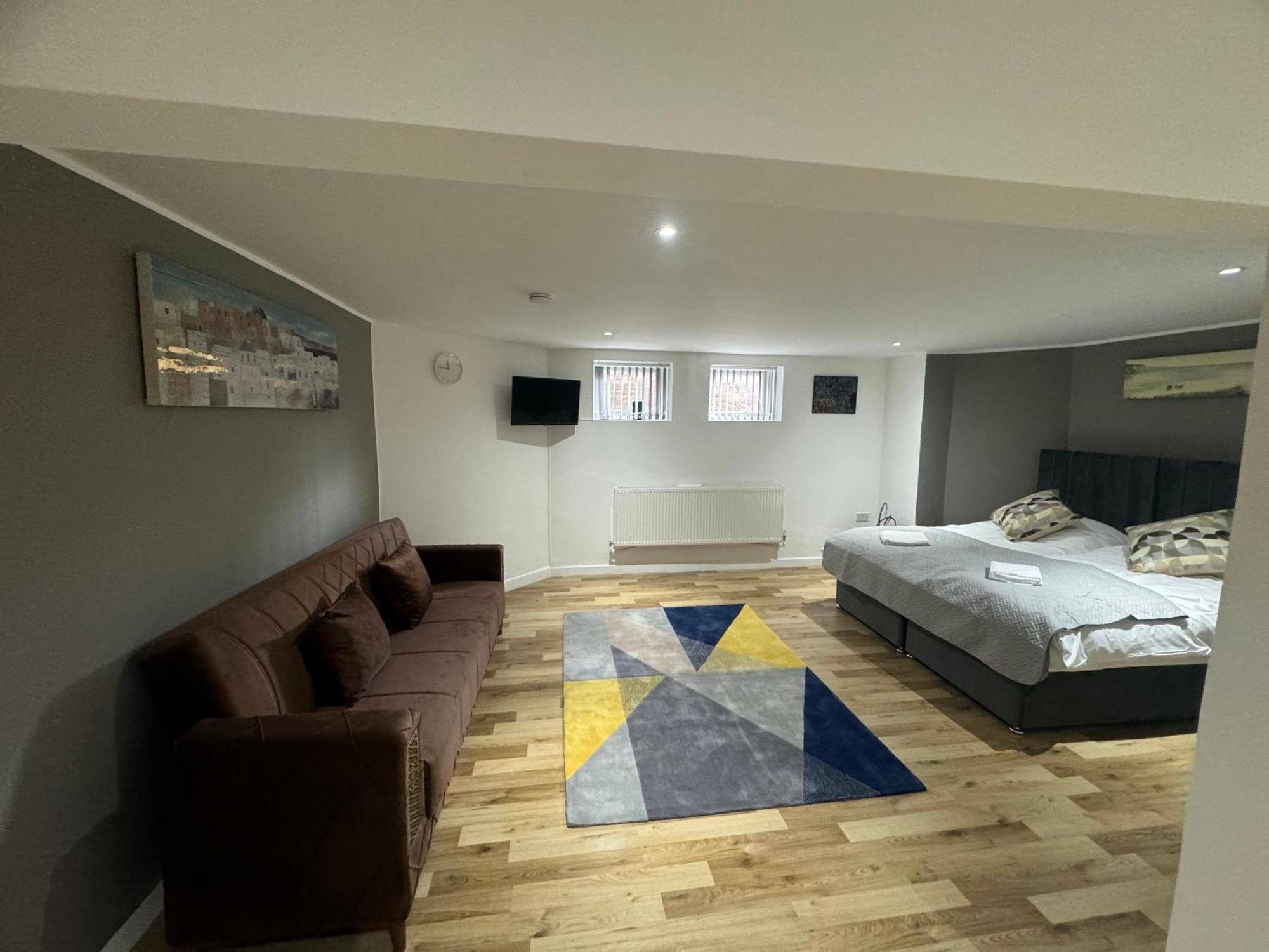 Apartment Mk Apartments, Chorlton, Manchester, Car Park Manchester